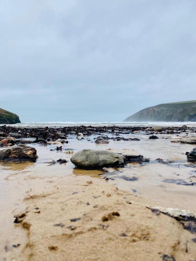 Daphne'S Lodge Mawgan Porth Exterior photo
