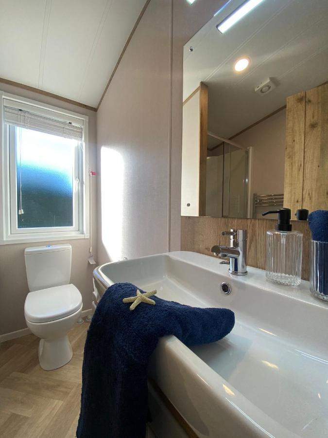 Daphne'S Lodge Mawgan Porth Exterior photo