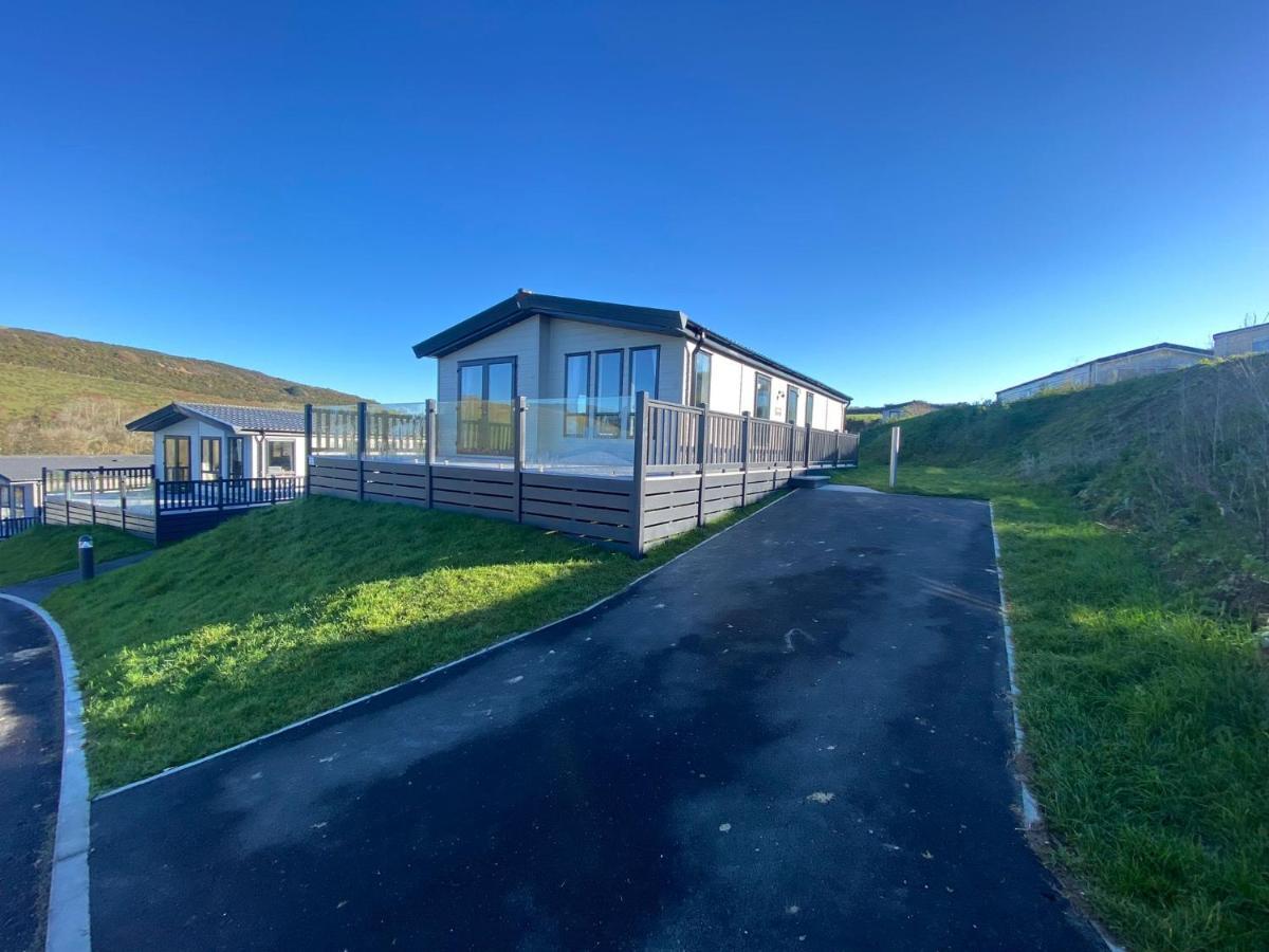 Daphne'S Lodge Mawgan Porth Exterior photo
