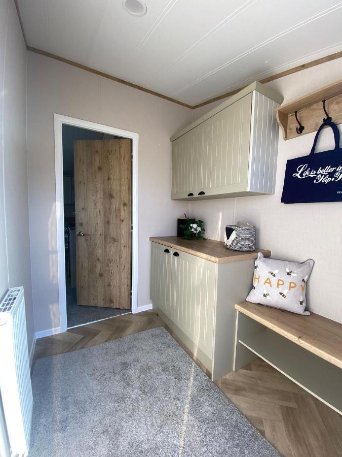 Daphne'S Lodge Mawgan Porth Exterior photo